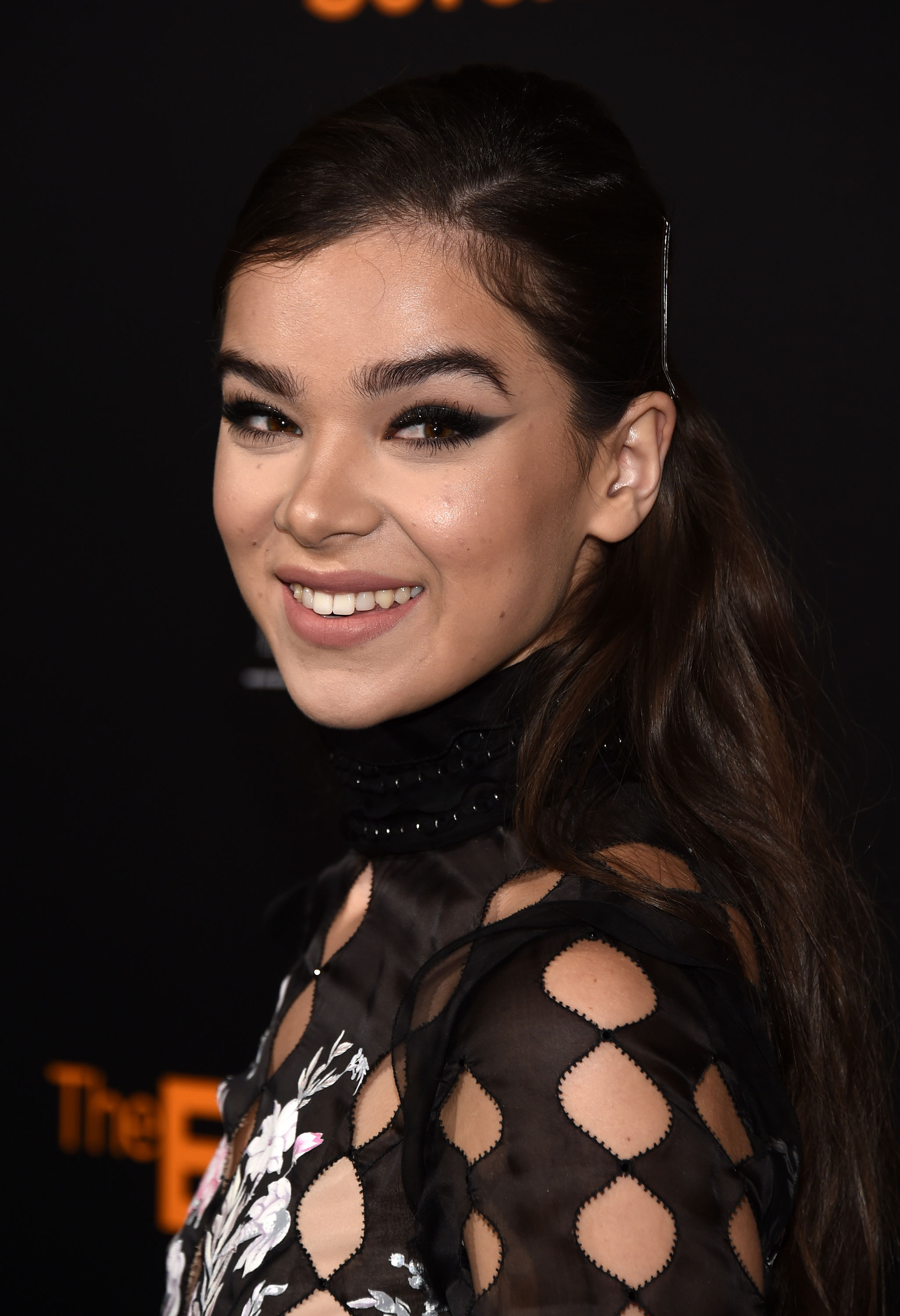 Nov 09 'The Edge of Seventeen' Los Angeles Premiere ihearthailee